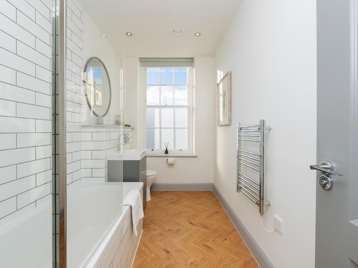 Ferienwohnung Pass The Keys Stunning 2 Bed Retreat In The Heart Of Bath Exterior foto